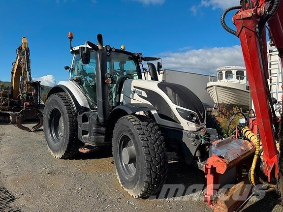 Valtra T214 Versu Traktori