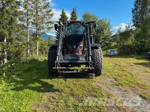 Valtra T234DST Traktori