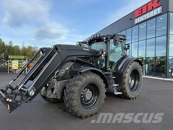 Valtra T235 Traktori