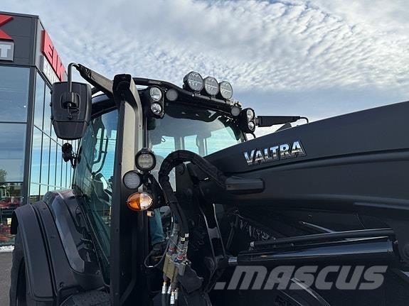 Valtra T235 Traktori