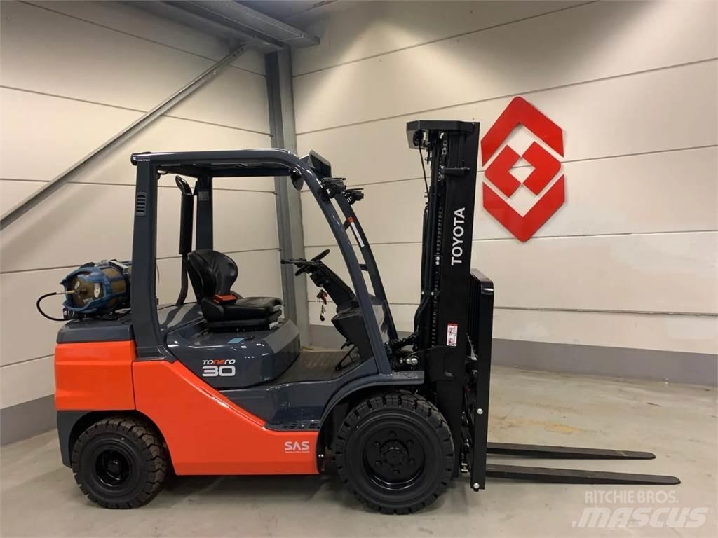 Toyota 02-8FGF30 Plinski viljuškari
