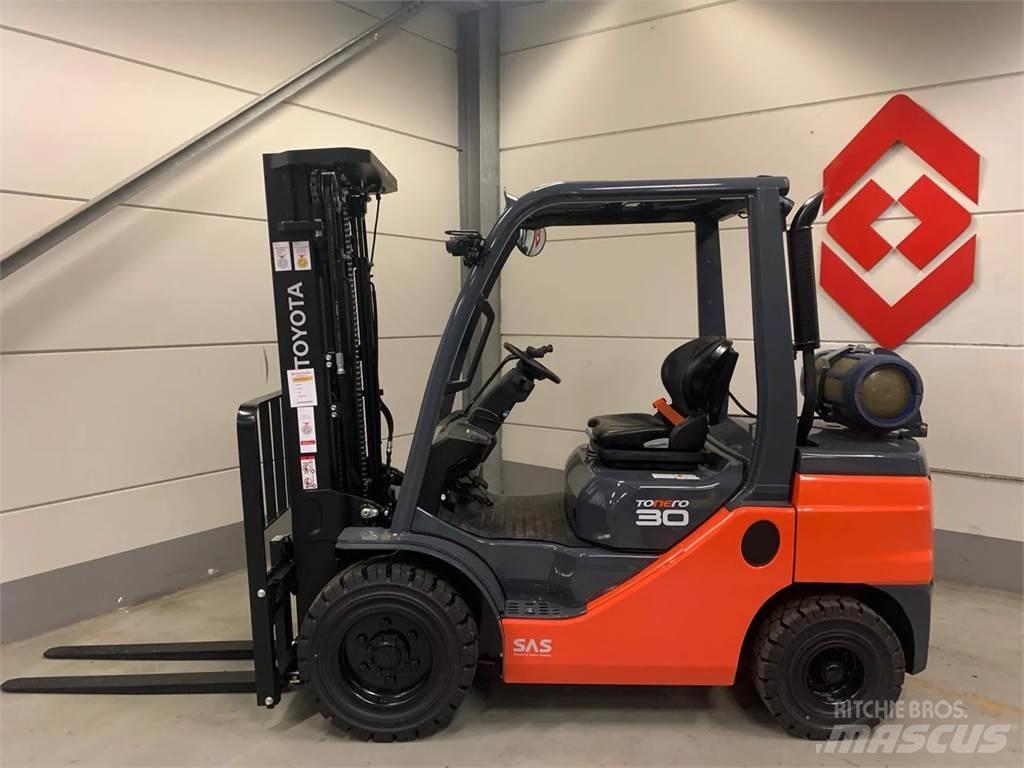 Toyota 02-8FGF30 Plinski viljuškari