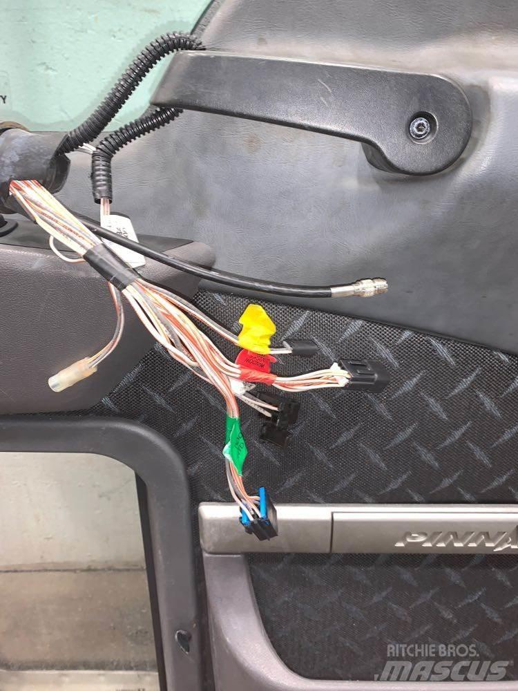 Mack CXU Ostale kargo komponente