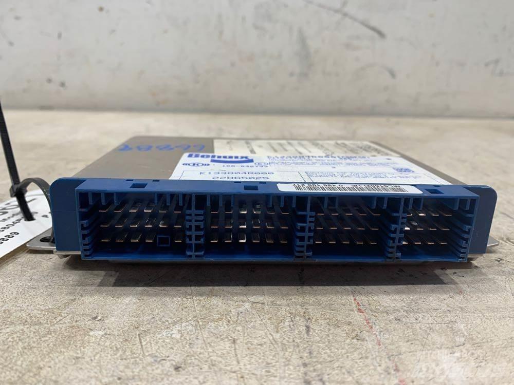 Mack CXU Elektronika