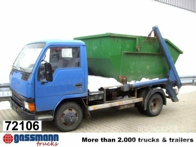 Mitsubishi Canter 4x2 Kamioni za podizanje kablova