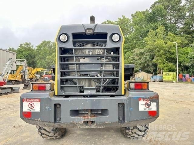 Komatsu WA320-8 Utovarivači na točkove
