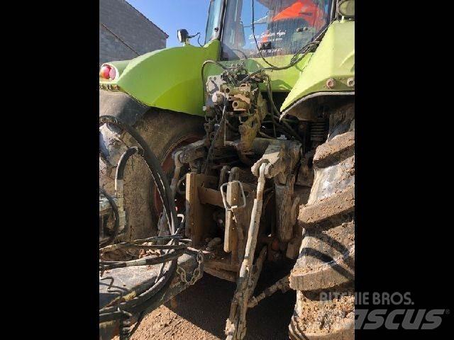 CLAAS AXION 850 Traktori