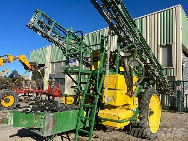 John Deere 824 SE Vučene prskalice