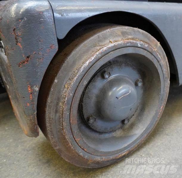 Toyota 6FBRE12 Viljuškari sa pomičnim stupom