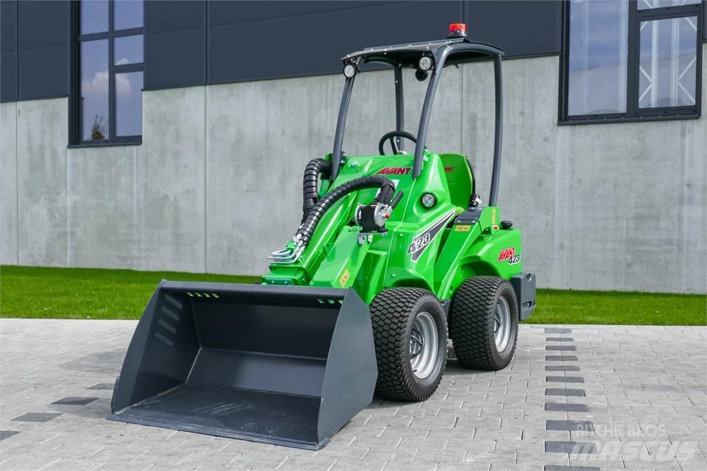 Avant M 423 Mini bageri < 7t