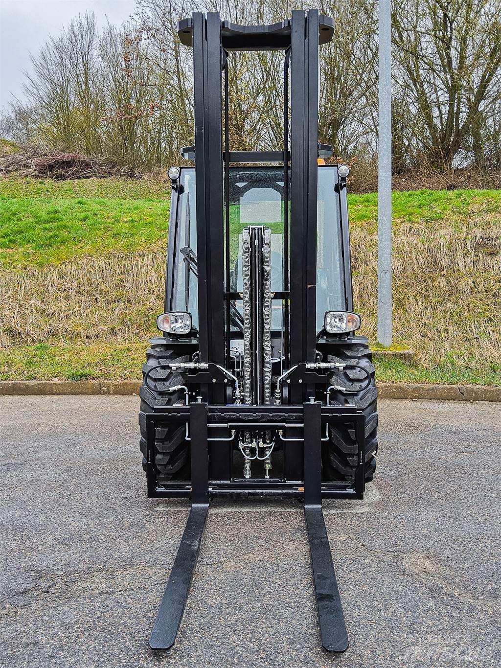Manitou MC 30-4 Vanterenski viljuškar