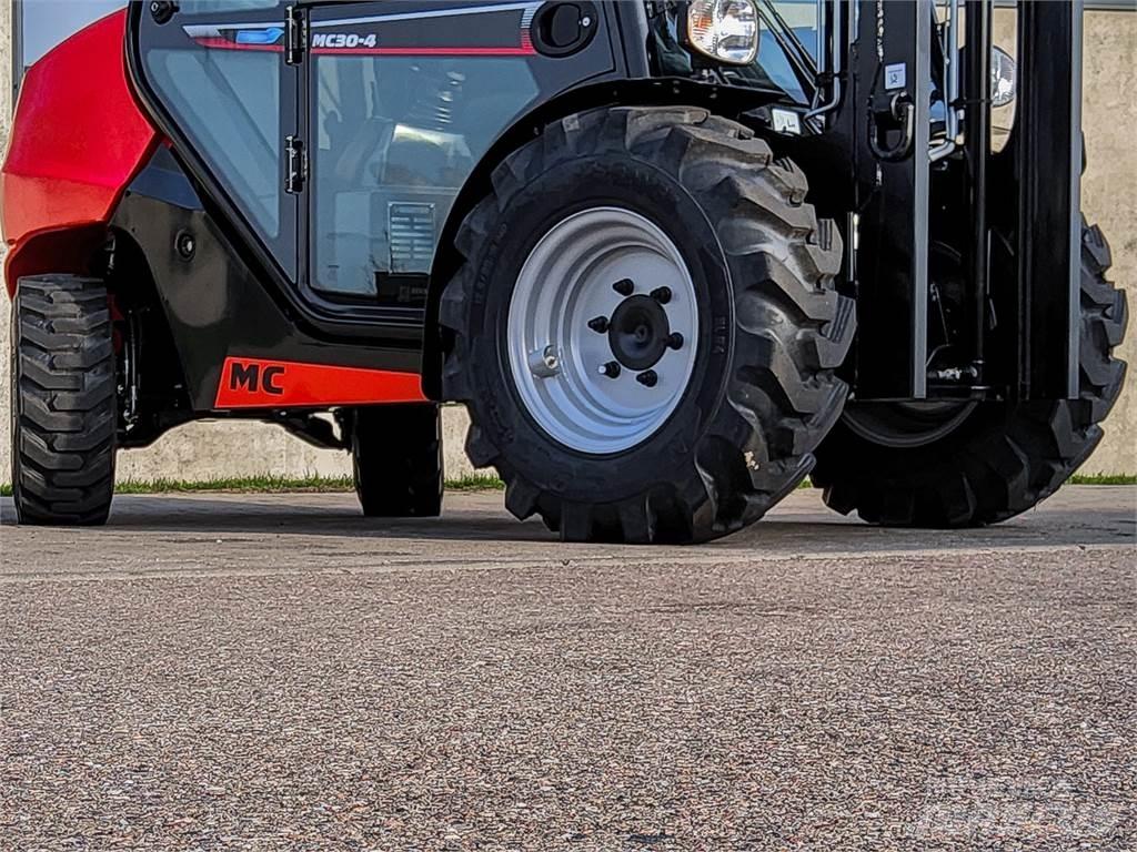 Manitou MC 30-4 Vanterenski viljuškar