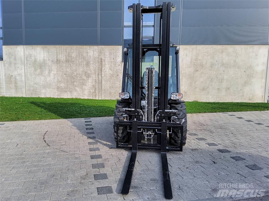 Manitou MC 30-4 Vanterenski viljuškar