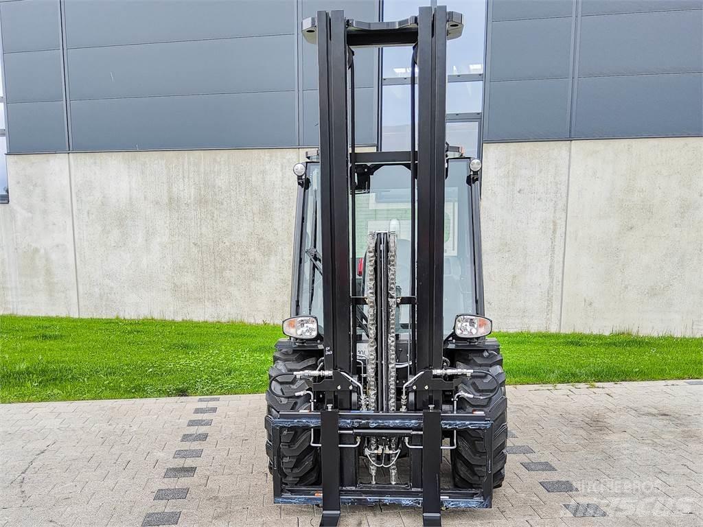 Manitou MC 30-4 Vanterenski viljuškar