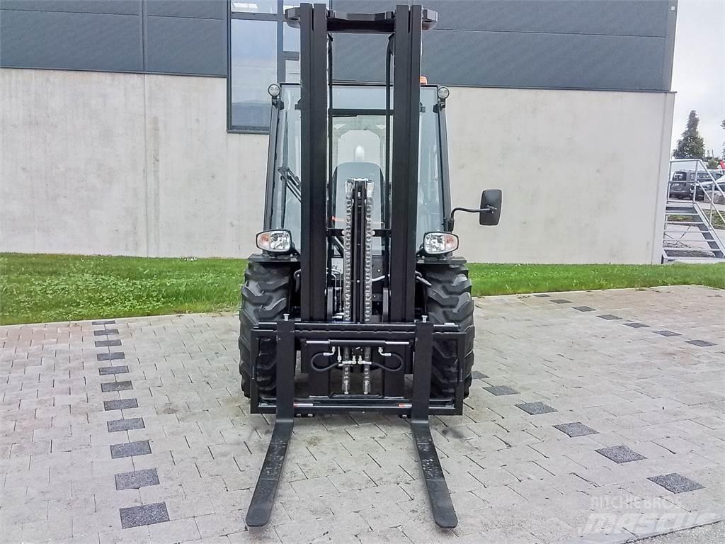 Manitou MC 30-4 Vanterenski viljuškar