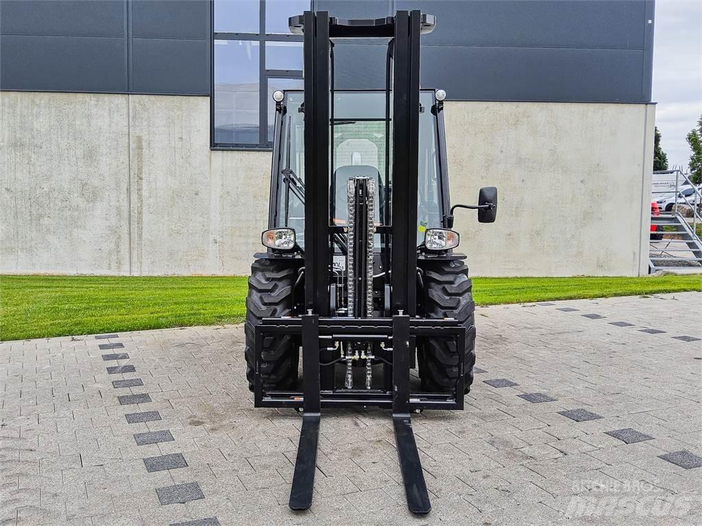 Manitou MC 30-4 Vanterenski viljuškar