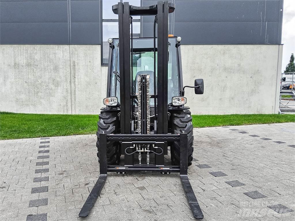 Manitou MC 30-4 Vanterenski viljuškar