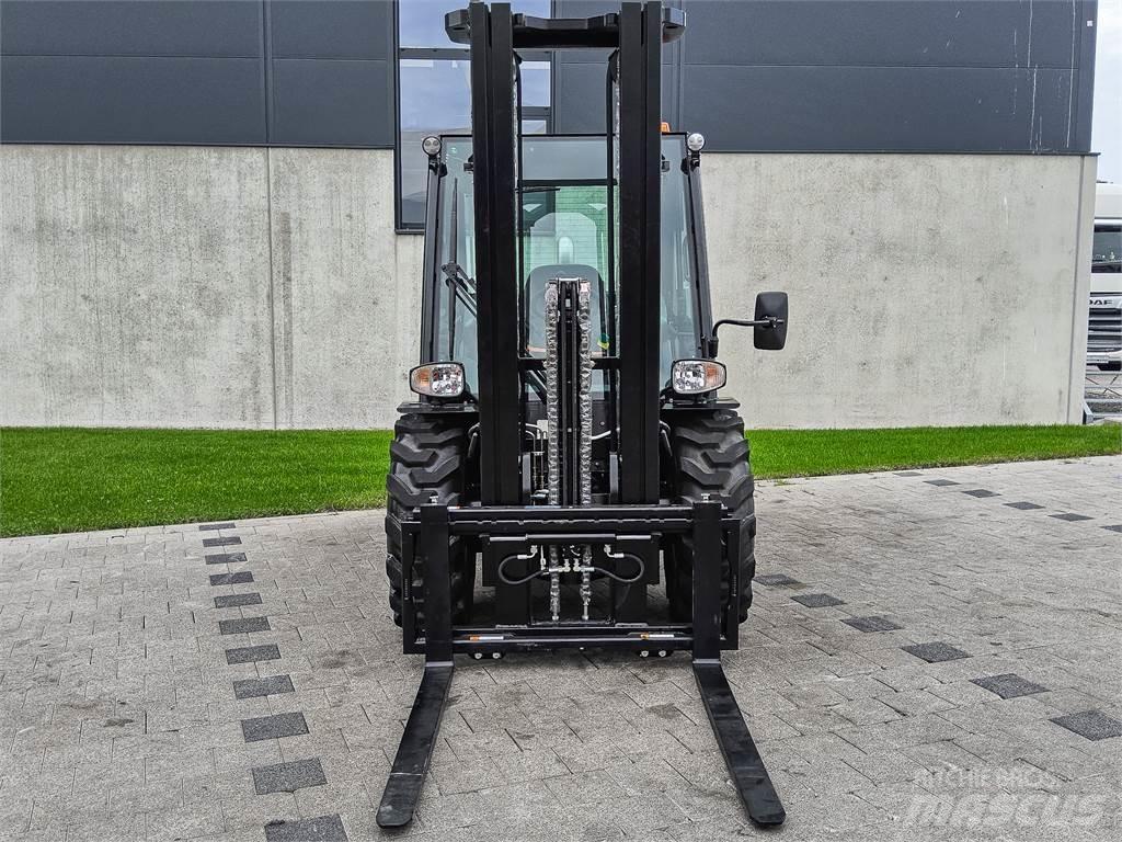 Manitou MC 30-4 Vanterenski viljuškar