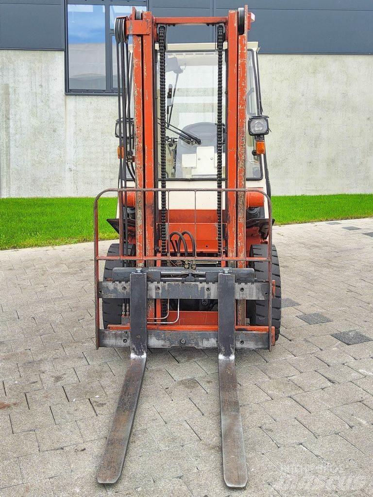 Nissan EH02F25U Dizelski viljuškari