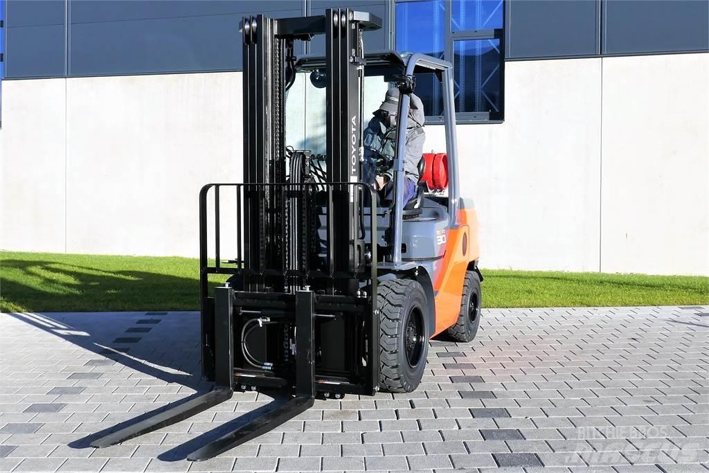 Toyota 02-8FGF30 Plinski viljuškari