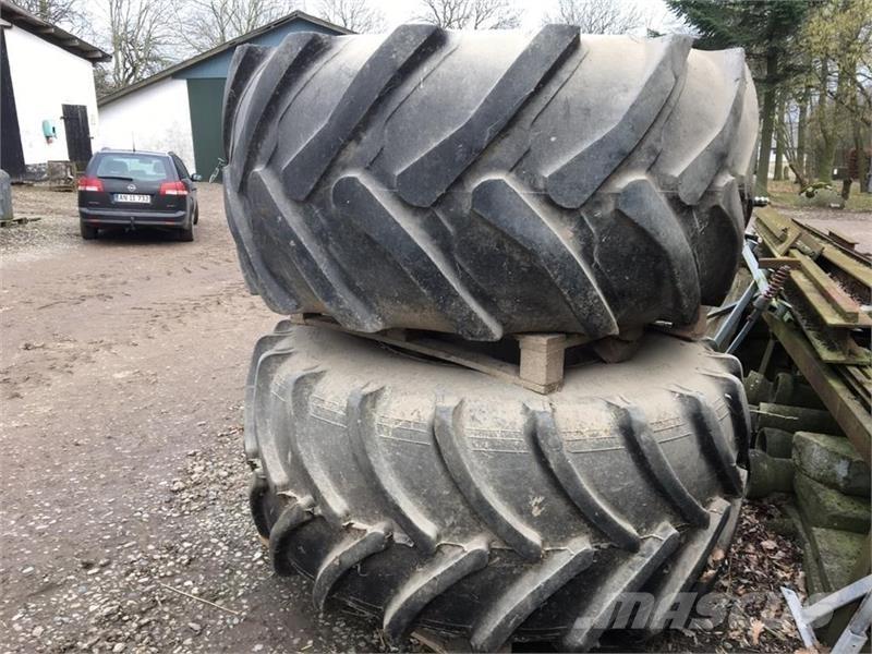  - - - 30.5  x  32 Gume, točkovi i felne