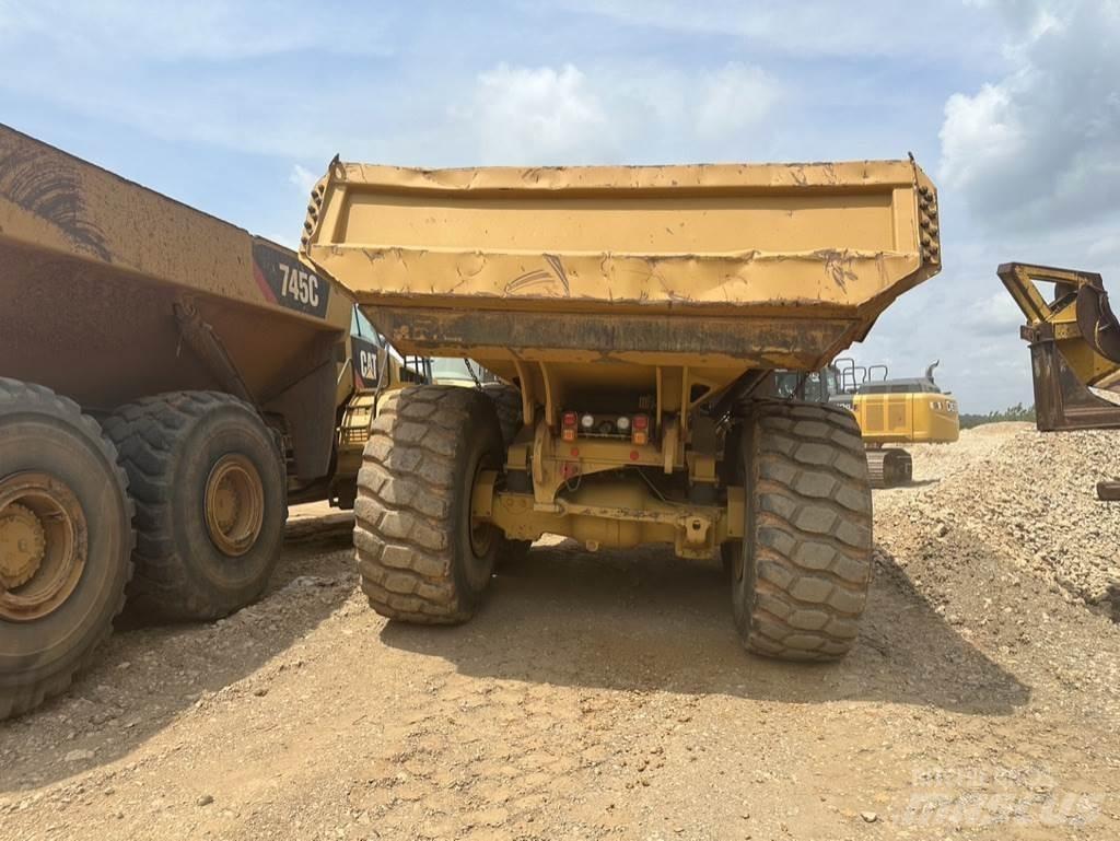 CAT 745 Zglobni damperi