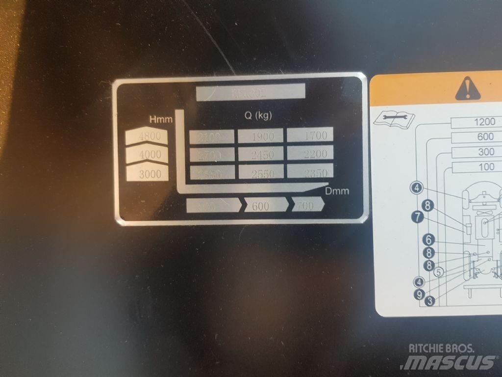 EP EFL302 Električni viljuškari