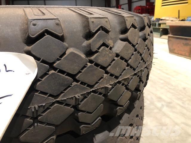  10.00-18 Stomil dæk - 3 stk. Gume, točkovi i felne