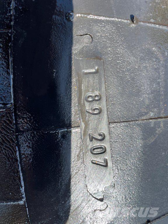  13.00-18 dæk 340-45 - 7 stk. Gume, točkovi i felne