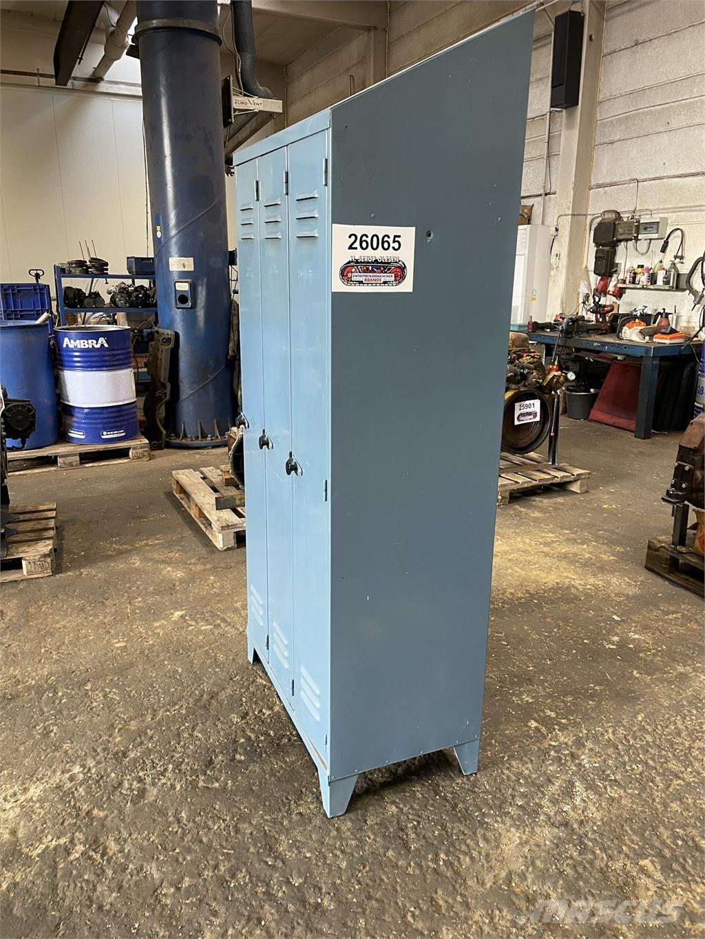  Omklædningsskab, 3 rum Ostale komponente za građevinarstvo