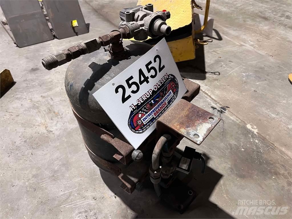 Volvo L120F lufttank Ostale komponente za građevinarstvo