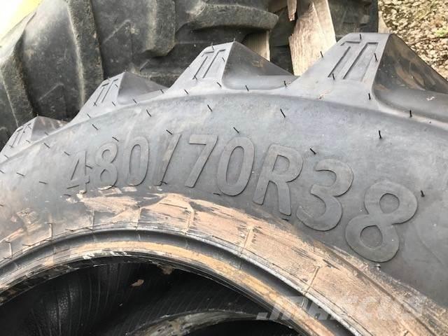  Rear Tyres Gume, točkovi i felne