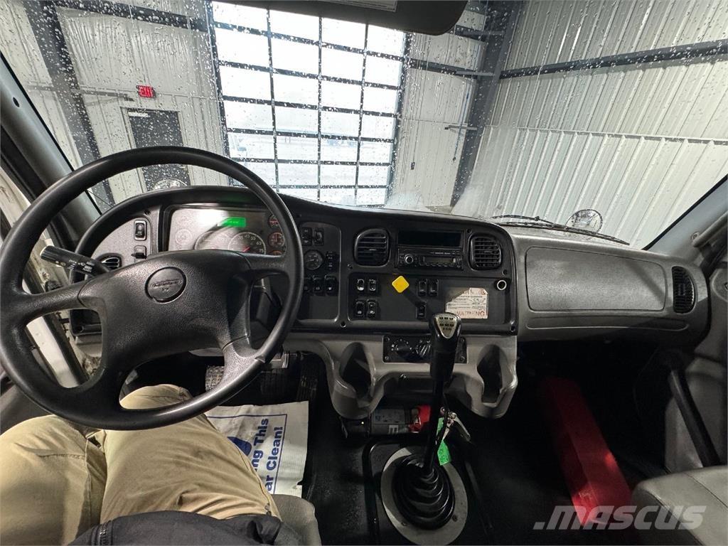 Freightliner M2 106 Kiperi kamioni