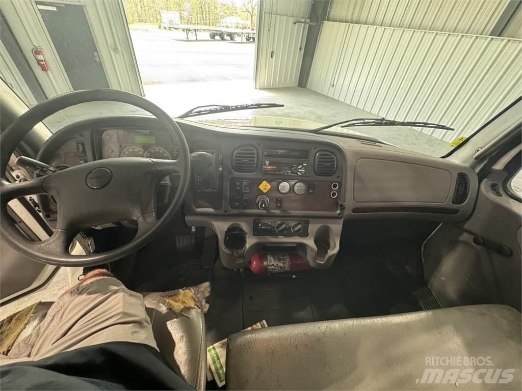 Freightliner M2 106 Kamioni sa otvorenim sandukom