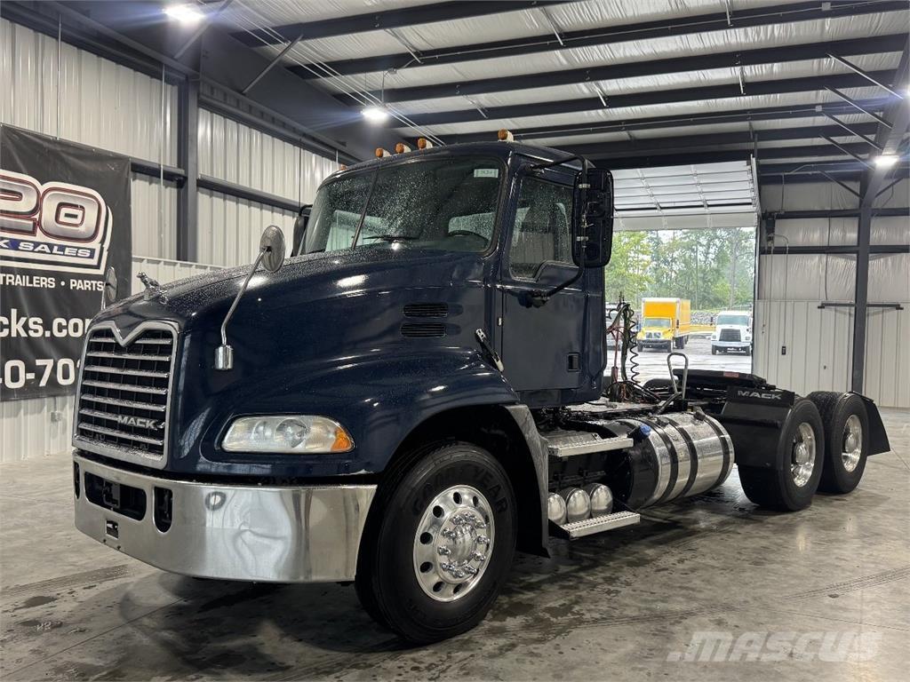 Mack CXU613 Tegljači