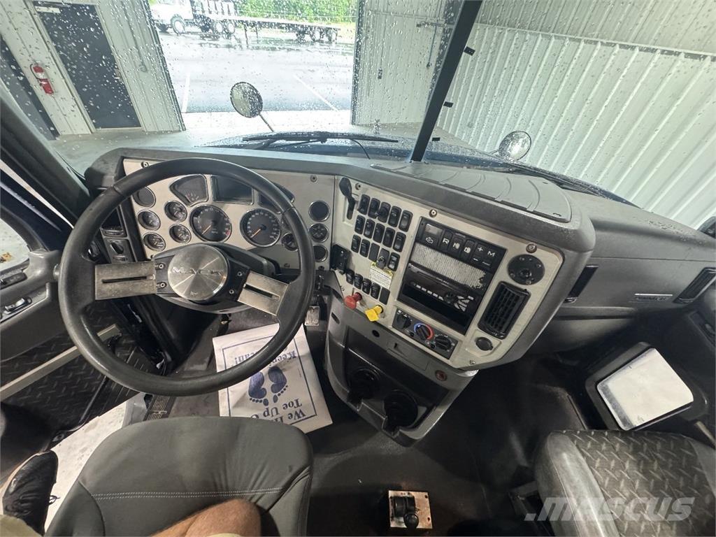 Mack CXU613 Tegljači