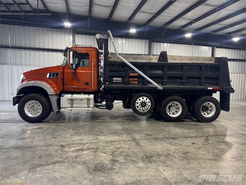 Mack GU433 Kiperi kamioni