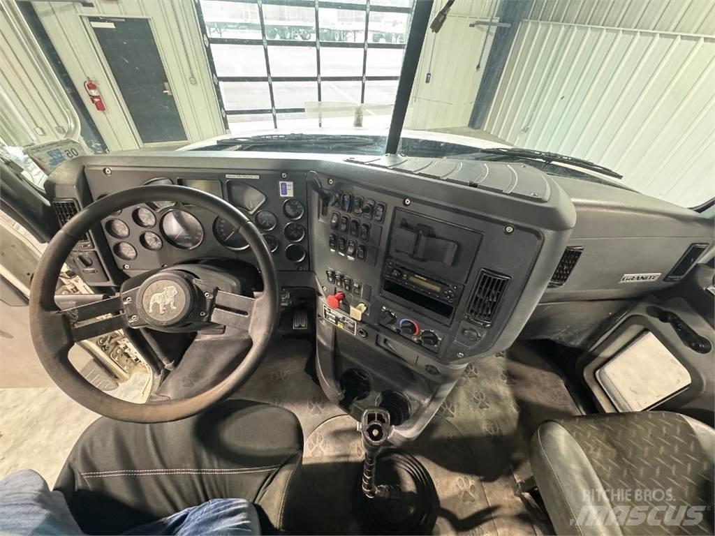 Mack GU713 Tegljači