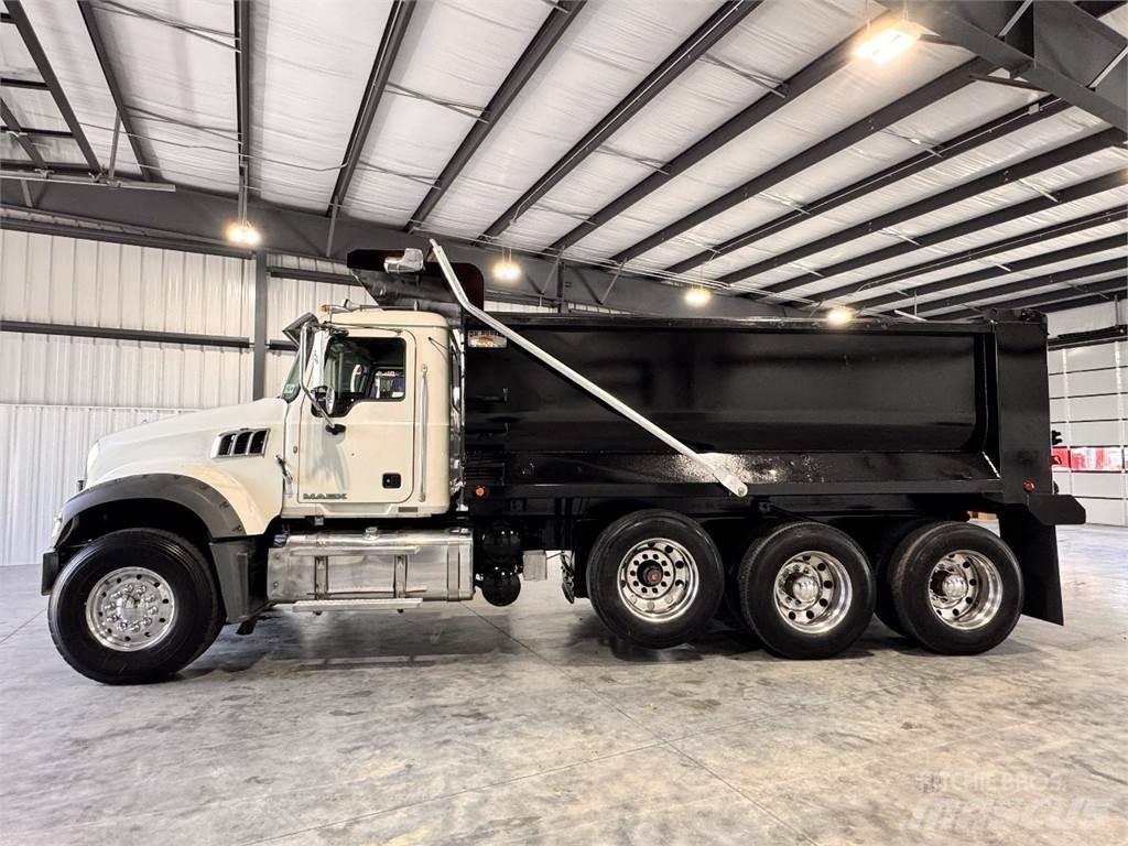Mack GU713 Kiperi kamioni