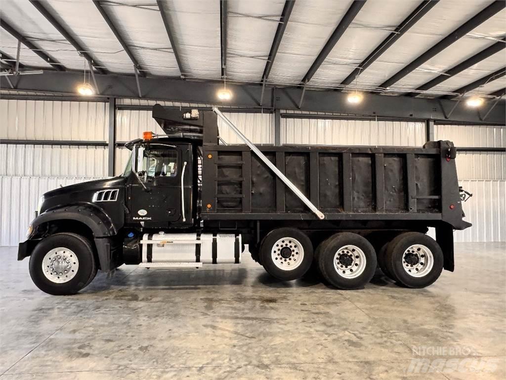 Mack GU713 Kiperi kamioni