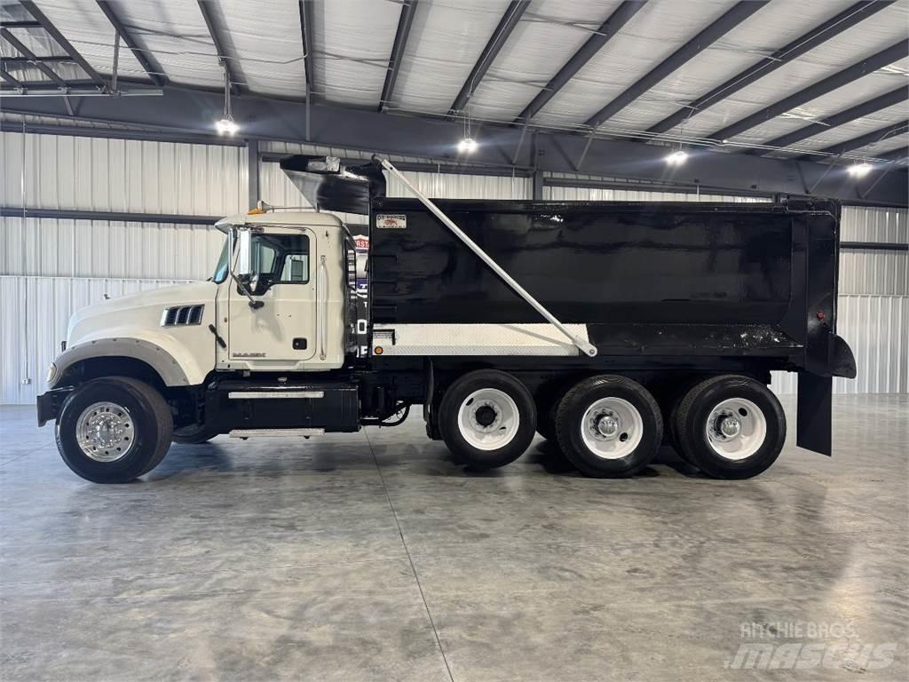 Mack GU713 Kiperi kamioni