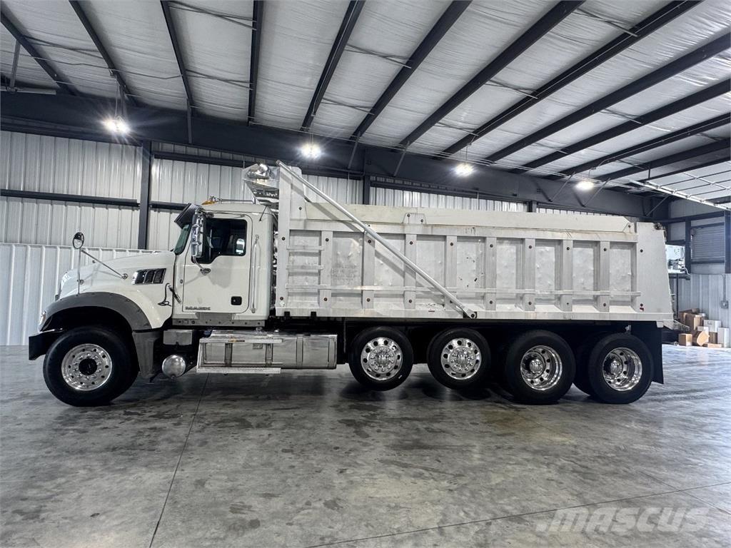 Mack GU713 Kiperi kamioni