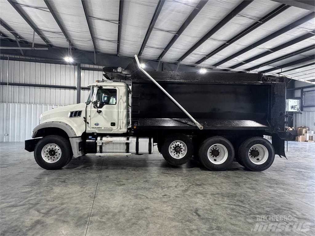 Mack GU713 Kiperi kamioni