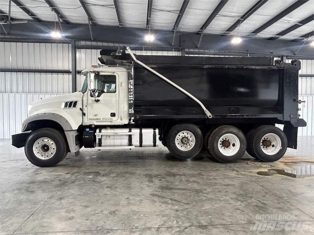 Mack GU713 Kiperi kamioni