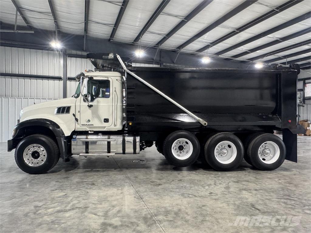 Mack GU713 Kiperi kamioni