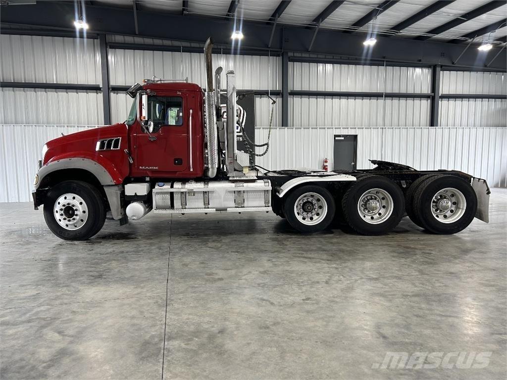 Mack GU713 Tegljači