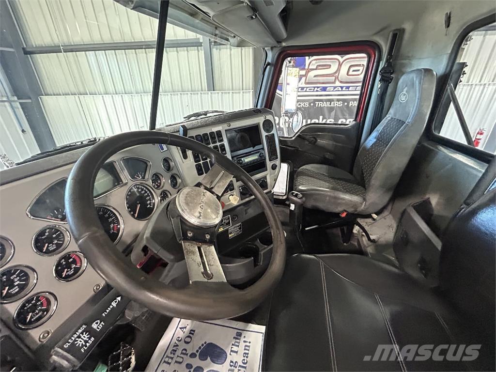 Mack GU713 Tegljači