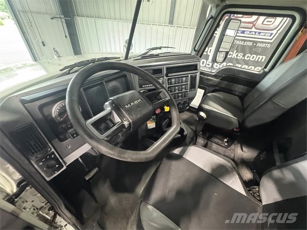 Mack Pinnacle Tegljači