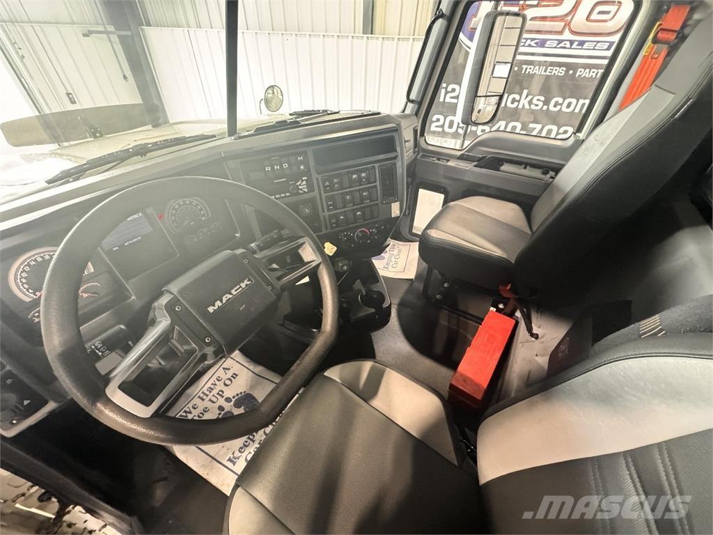 Mack Pinnacle Tegljači