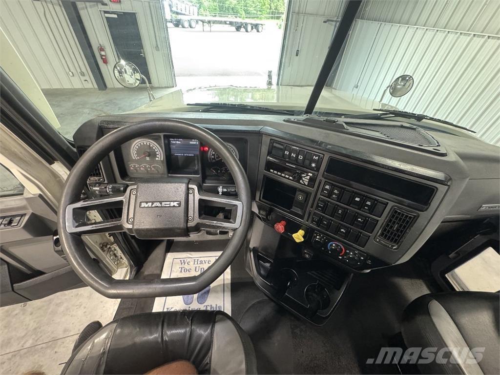 Mack Pinnacle Tegljači